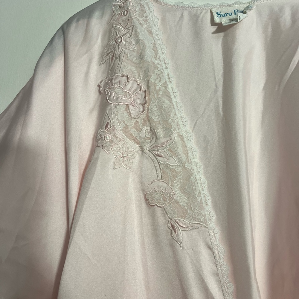 Soft Blush Lace-Accented Robe - Picture 4 of 5